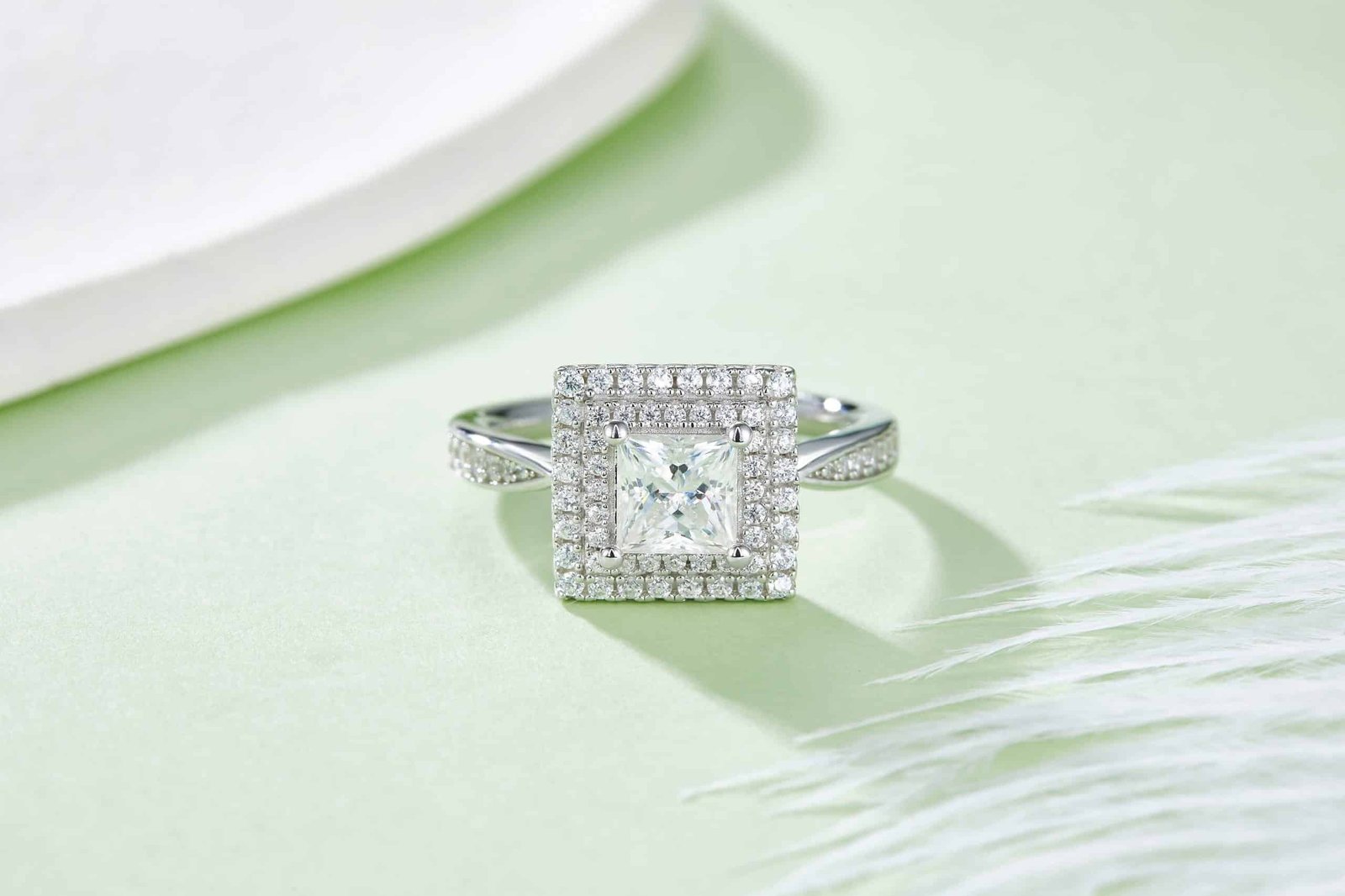 豪镶正方形S925银镀白金1.0克拉D级莫桑钻女戒 M93E 06