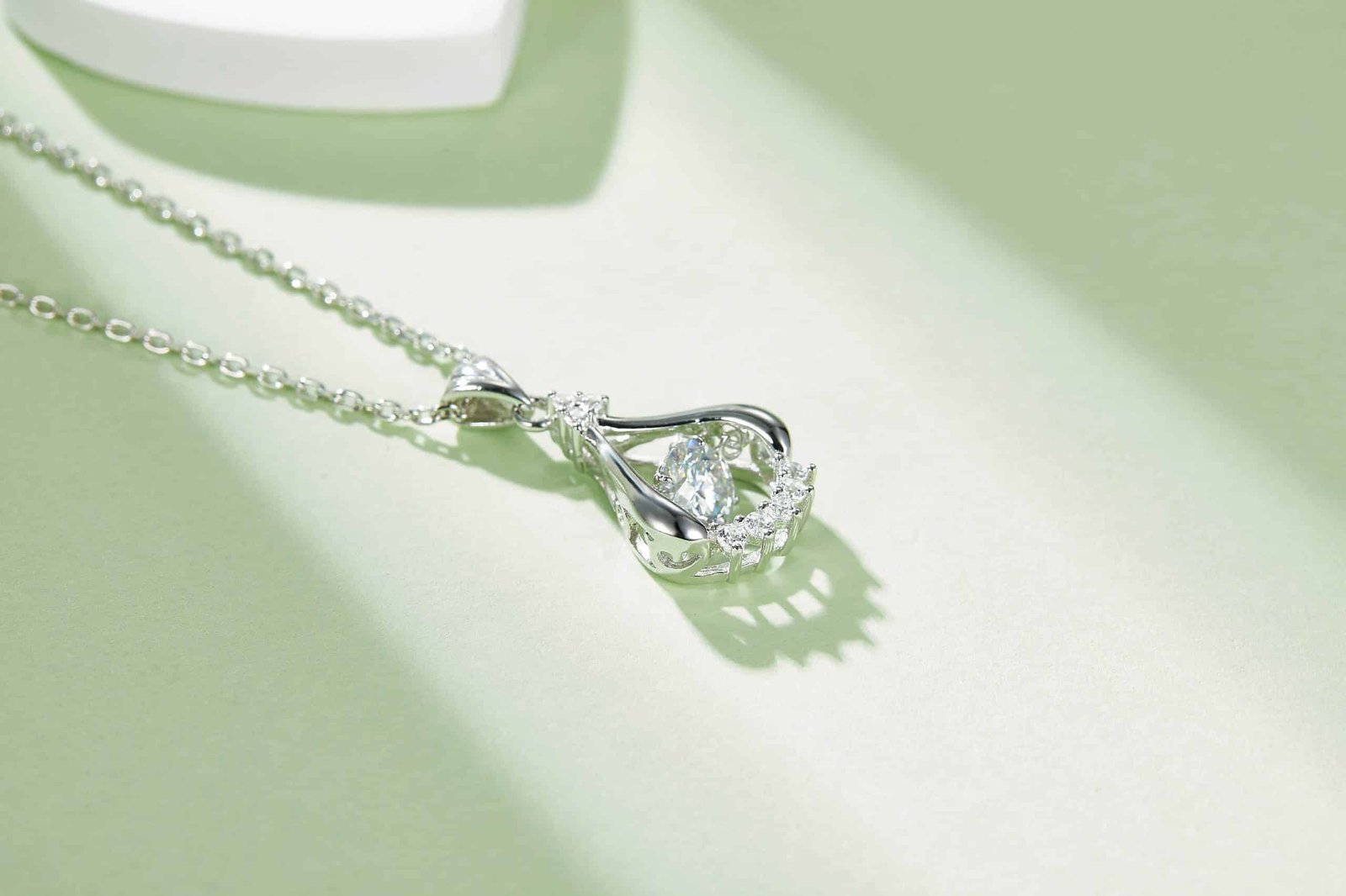 灵动眀眸S925银镀白金50分D色莫桑钻项链 OLDE 03