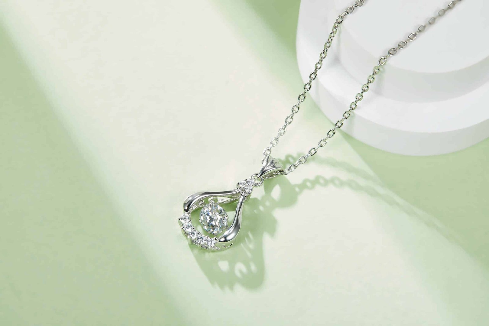 灵动眀眸S925银镀白金50分D色莫桑钻项链 OLDE 04