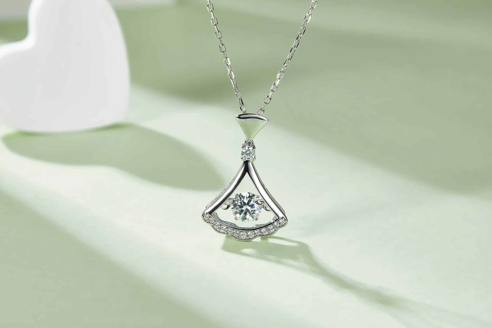 灵动裙舞S925银镀白金50分D色莫桑钻项链 OLDM 02