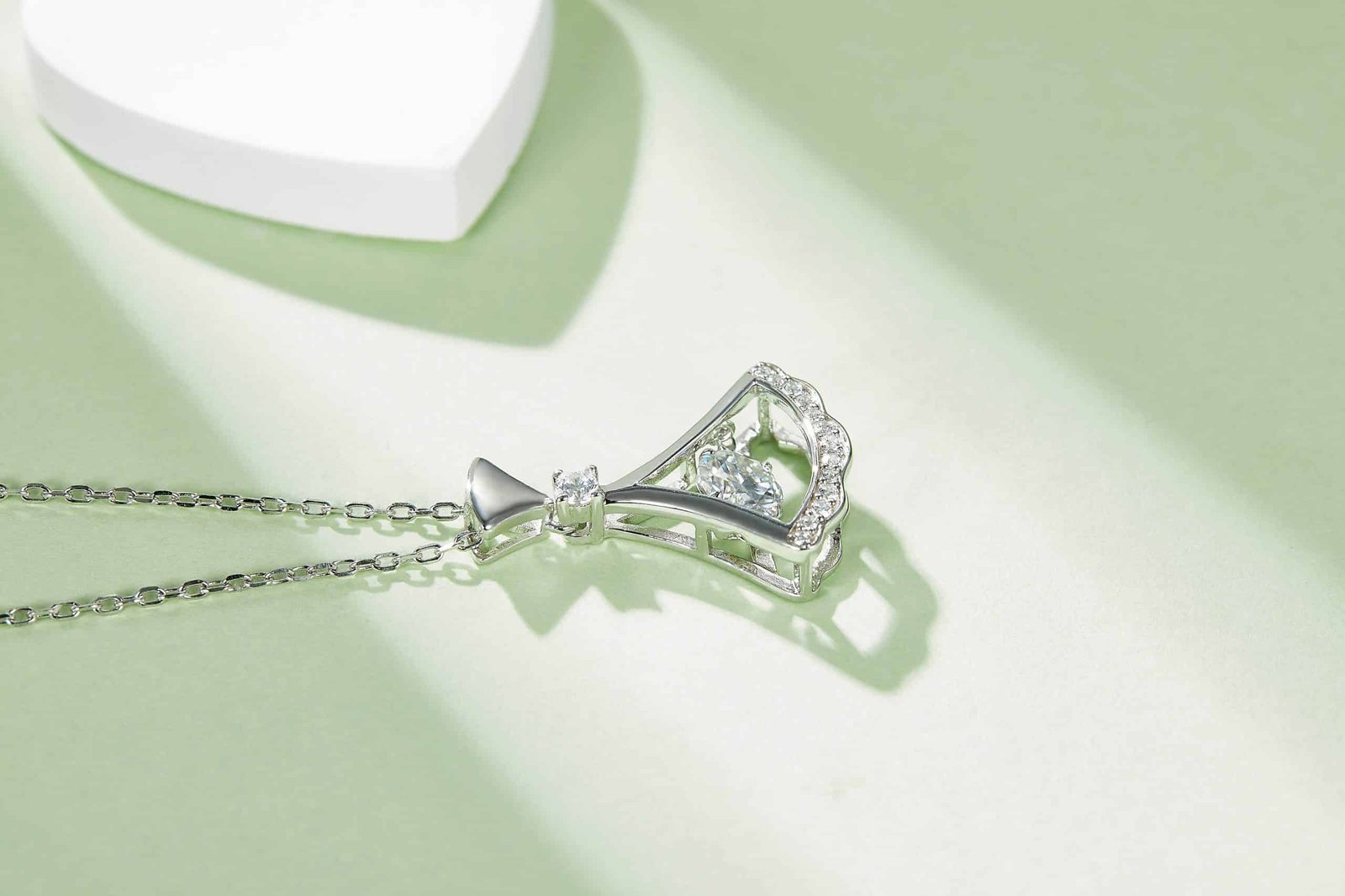 灵动裙舞S925银镀白金50分D色莫桑钻项链 OLDM 03