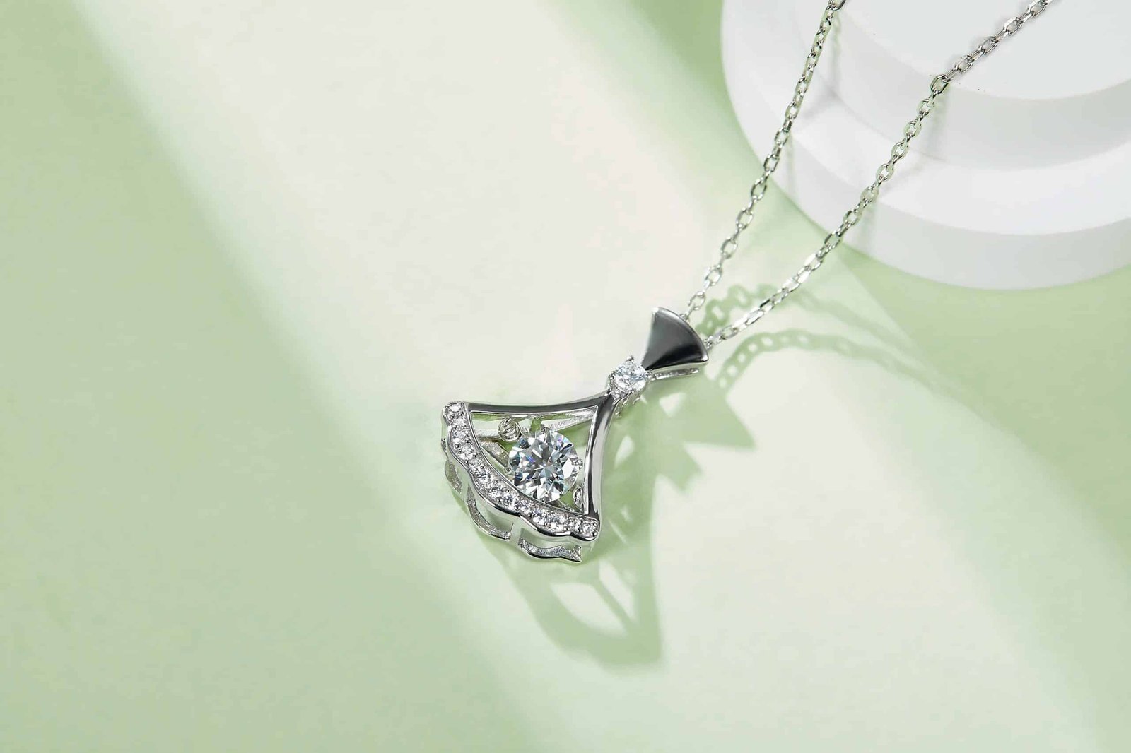 灵动裙舞S925银镀白金50分D色莫桑钻项链 OLDM 04