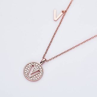 S925银字母V镀玫瑰金莫桑钻吊坠项链 OZMV 02